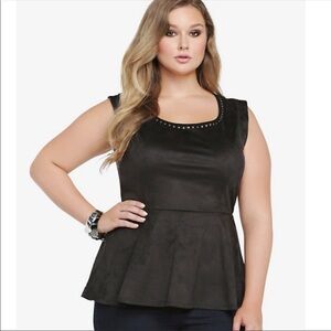 Torrid size 2X grey top w/metal rivets on neckline